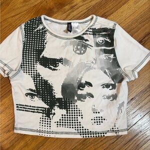 H&M Graphic Baby Tee cropped

Cropped tee
Black & cream
Size small 

Worn once